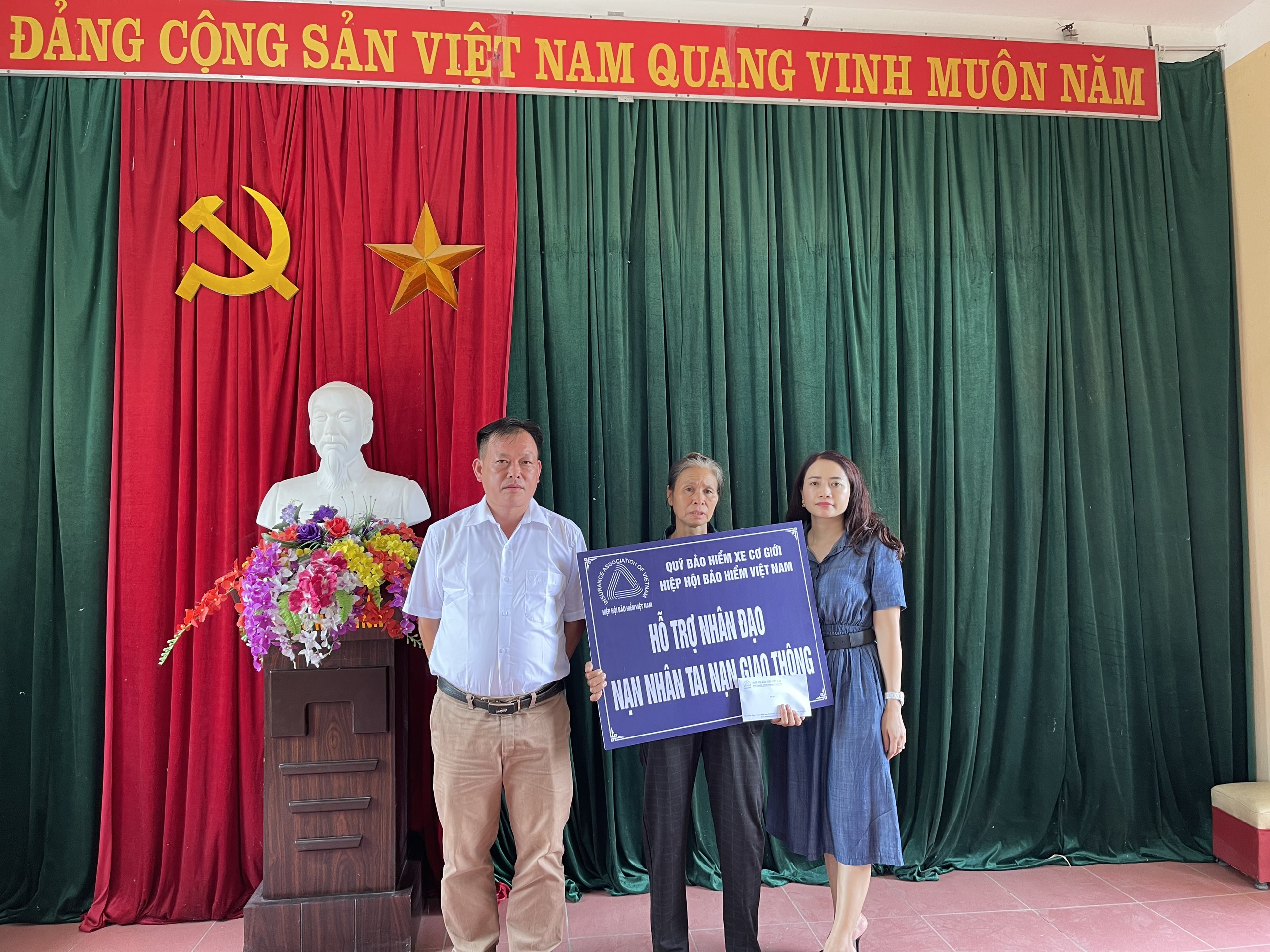 Quỹ bảo hiểm xe cơ giới – Hiệp hội Bảo hiểm Việt Nam chi hỗ trợ nhân đạo tại Lạng Sơn